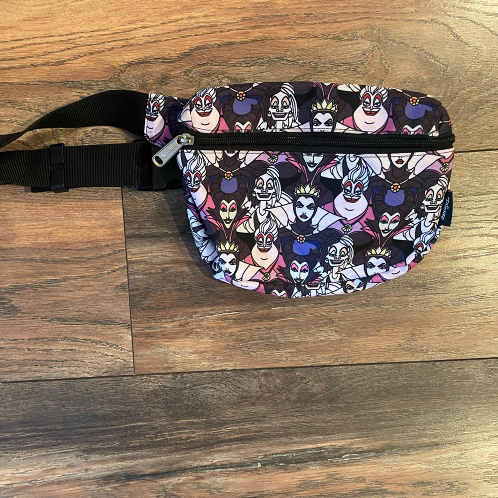 DISNEY LOUNGEFLY Fanny / hip pack VILLAINS